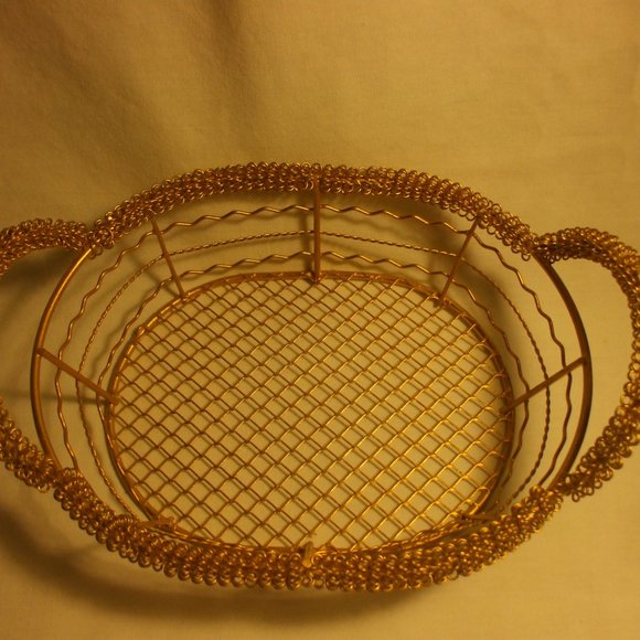 Golden oval metal basket - Picture 2 of 9